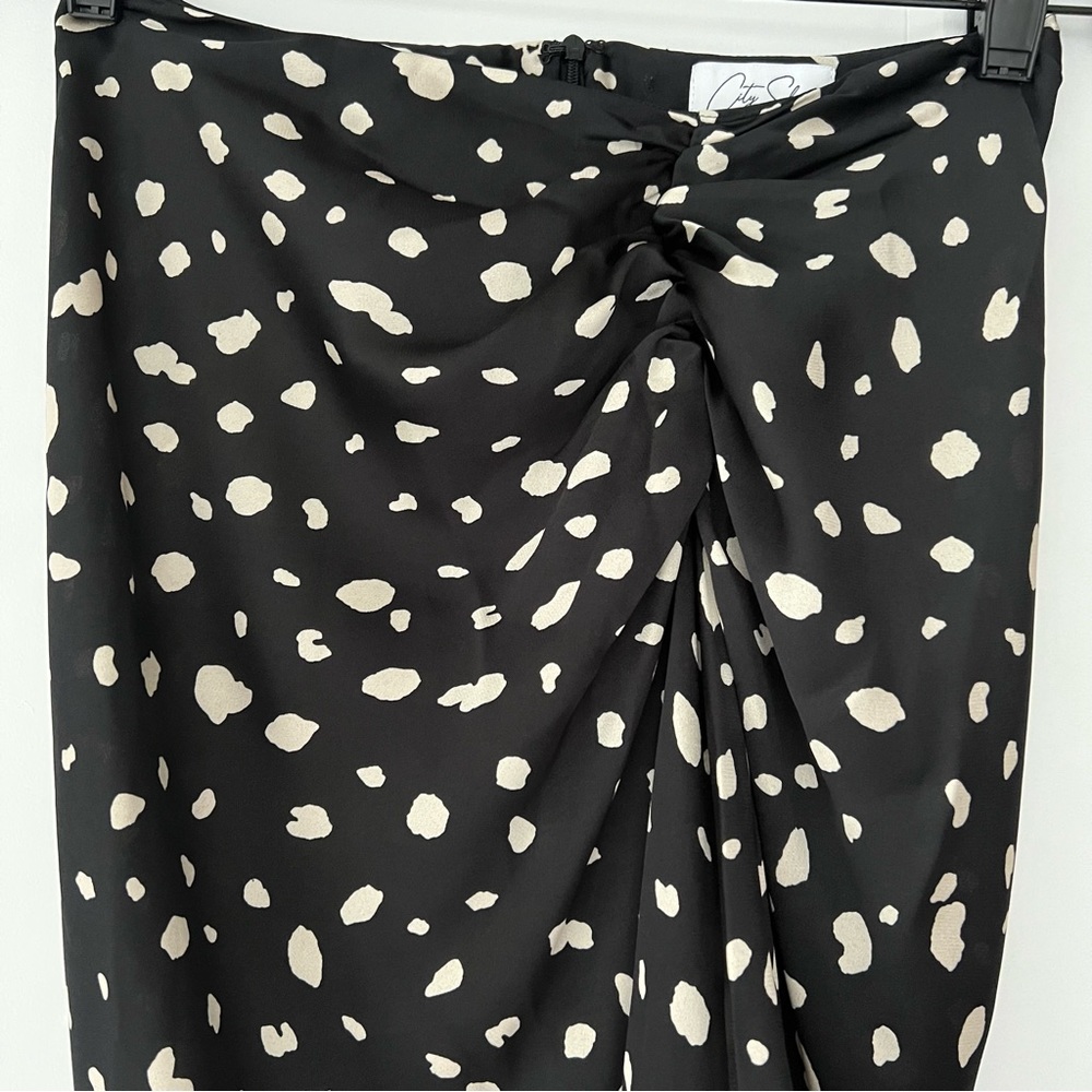 New City Sleek Satin Skirt
